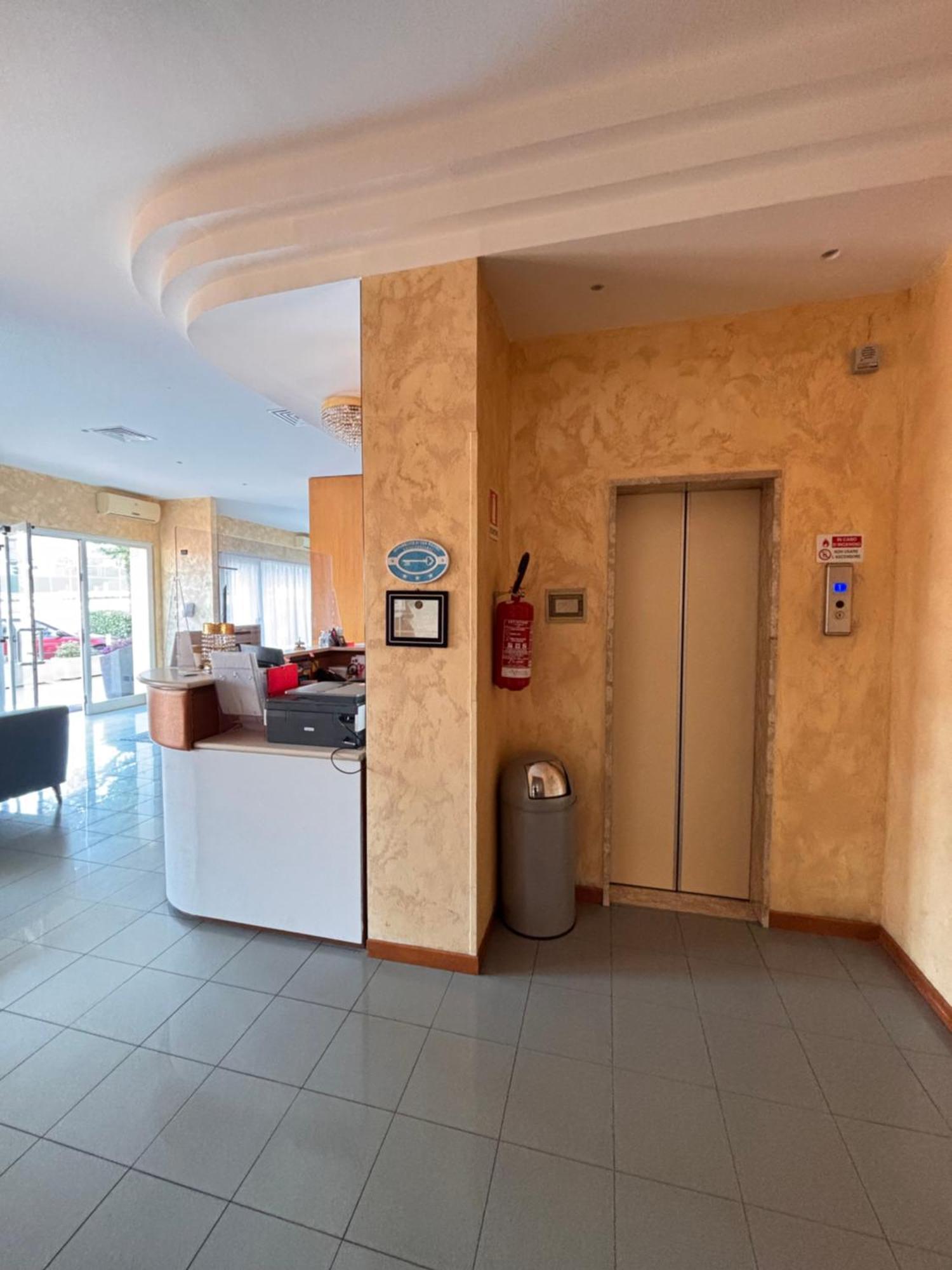 Hotel Crocenzi سان مارينو المظهر الخارجي الصورة
