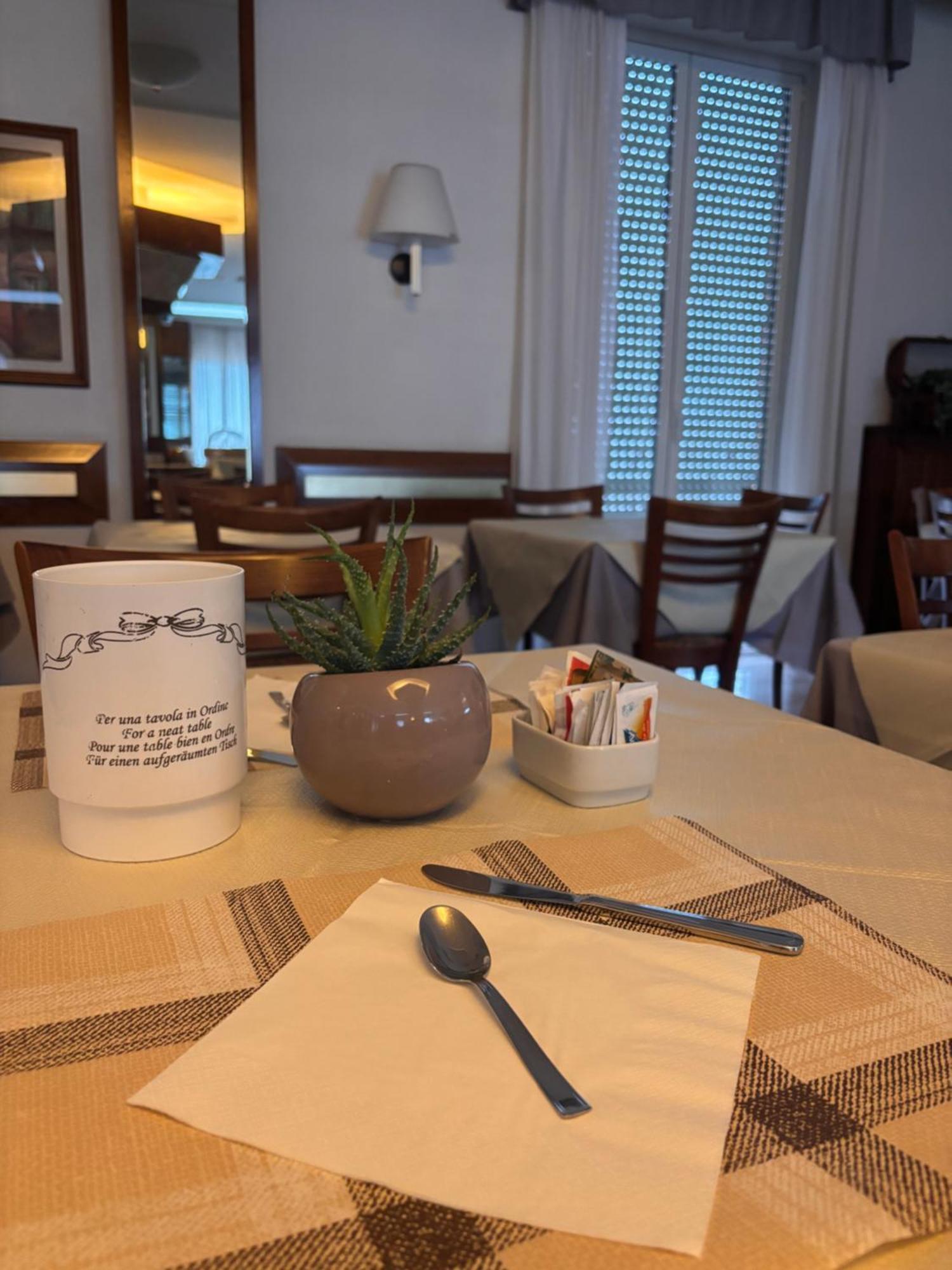 Hotel Crocenzi سان مارينو المظهر الخارجي الصورة